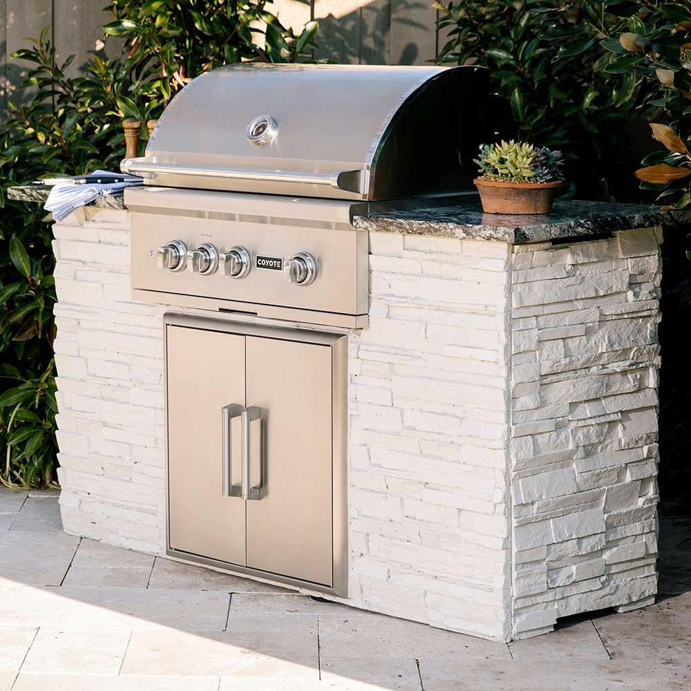 Coyote S-Series 30 Inch Built-In Gas Grill - C2SL30 LP/NG.