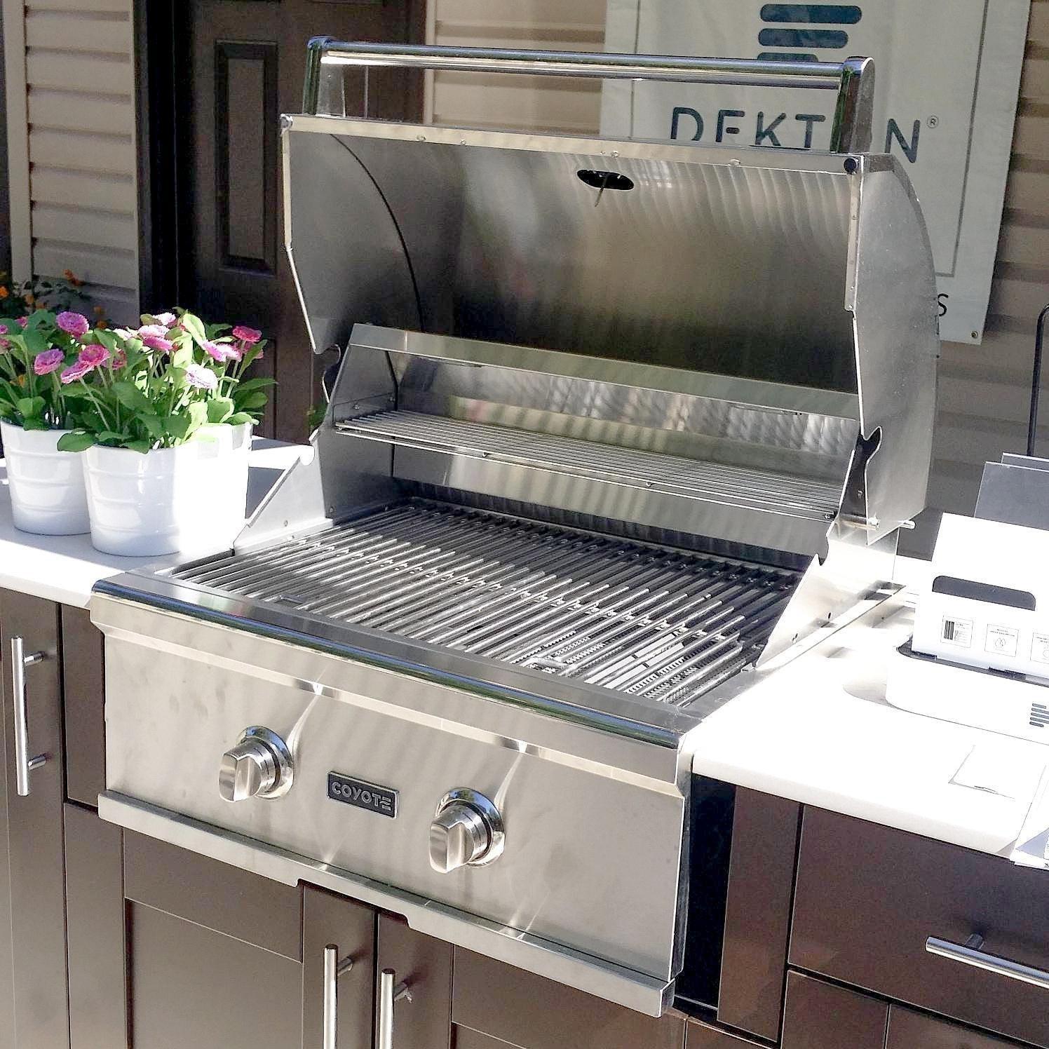 Coyote C-Series 28 Inch Built In Gas Grill - C1C28 LP/NG.