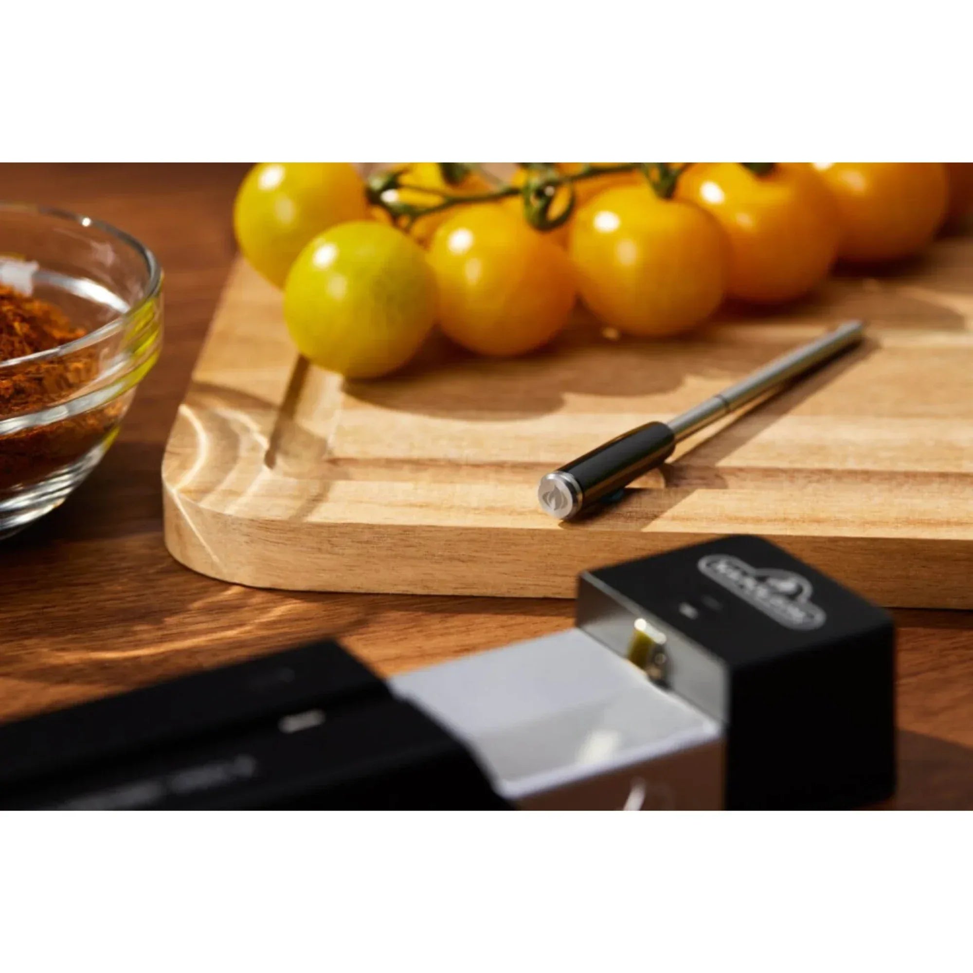 Napoleon ACCU-PROBE™ PRO X Wireless Bluetooth® Smart Thermometer.