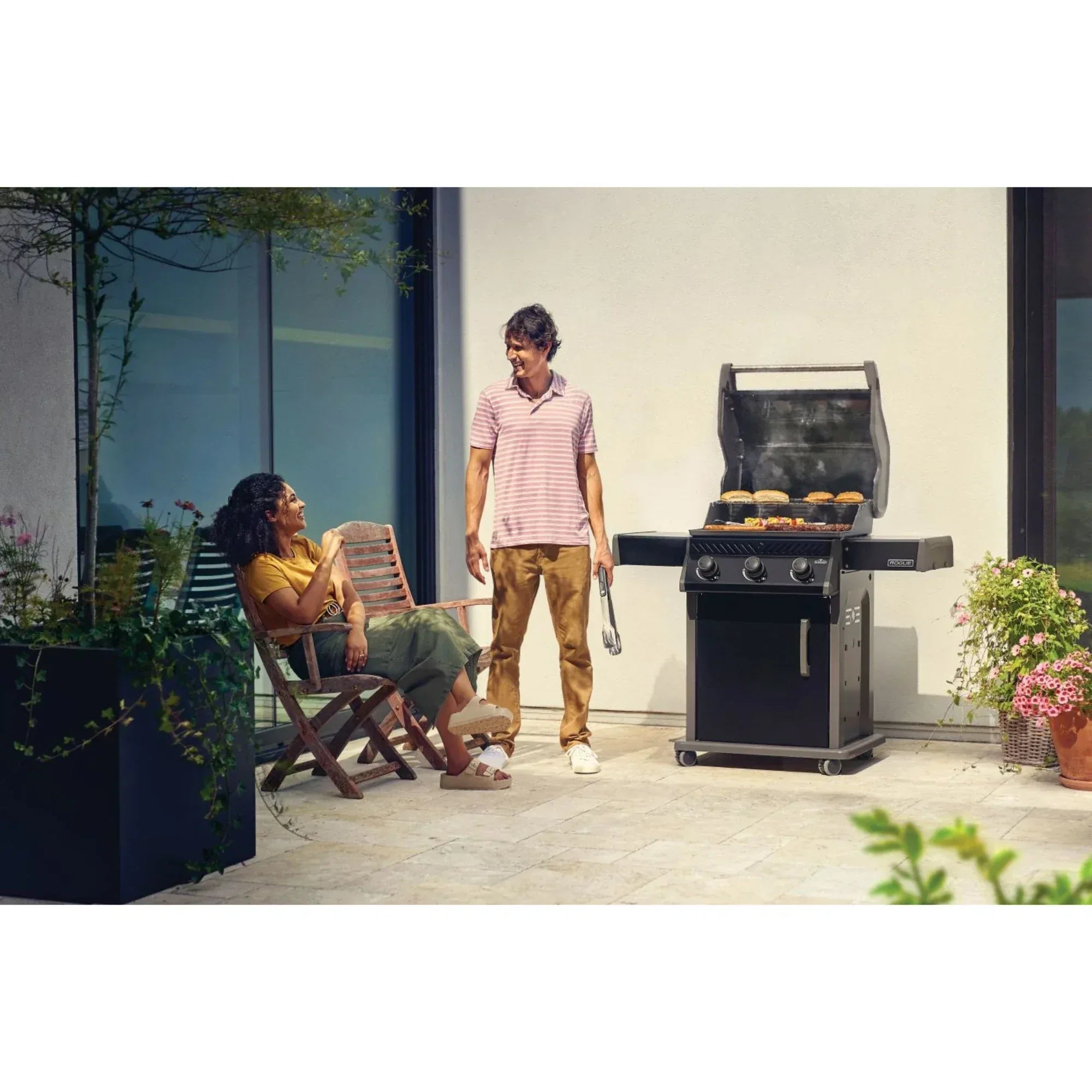 Napoleon Rogue 425 Freestanding Gas Grill w/ Stainless Steel Grids.