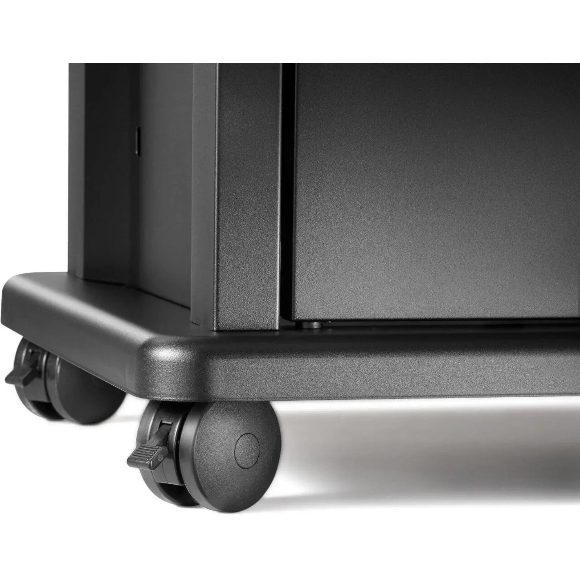 Napoleon Rogue Pro Phantom 30-Inch Freestanding Gas Griddle.