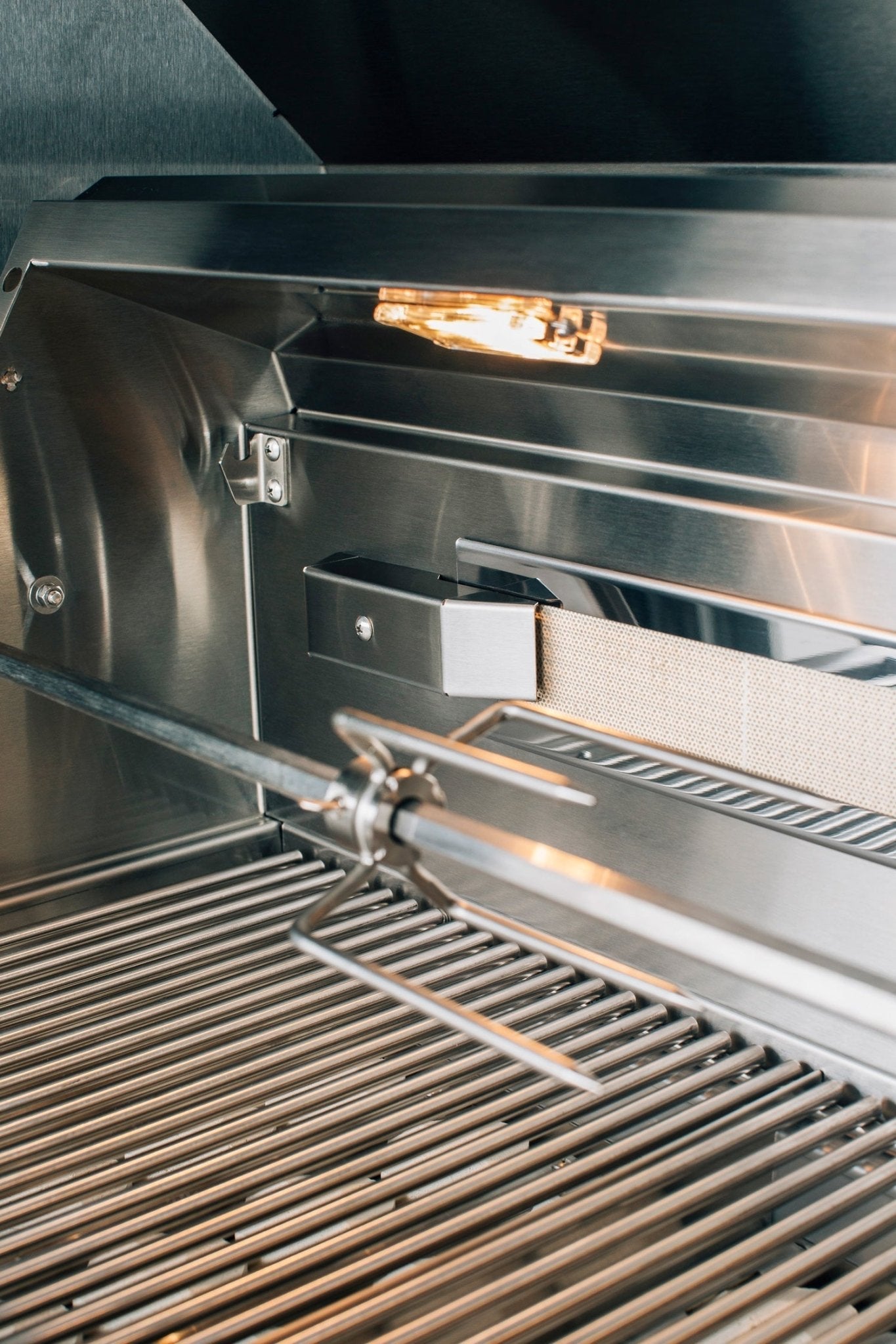 American Made Grills Alturi 30" Freestanding Grill.