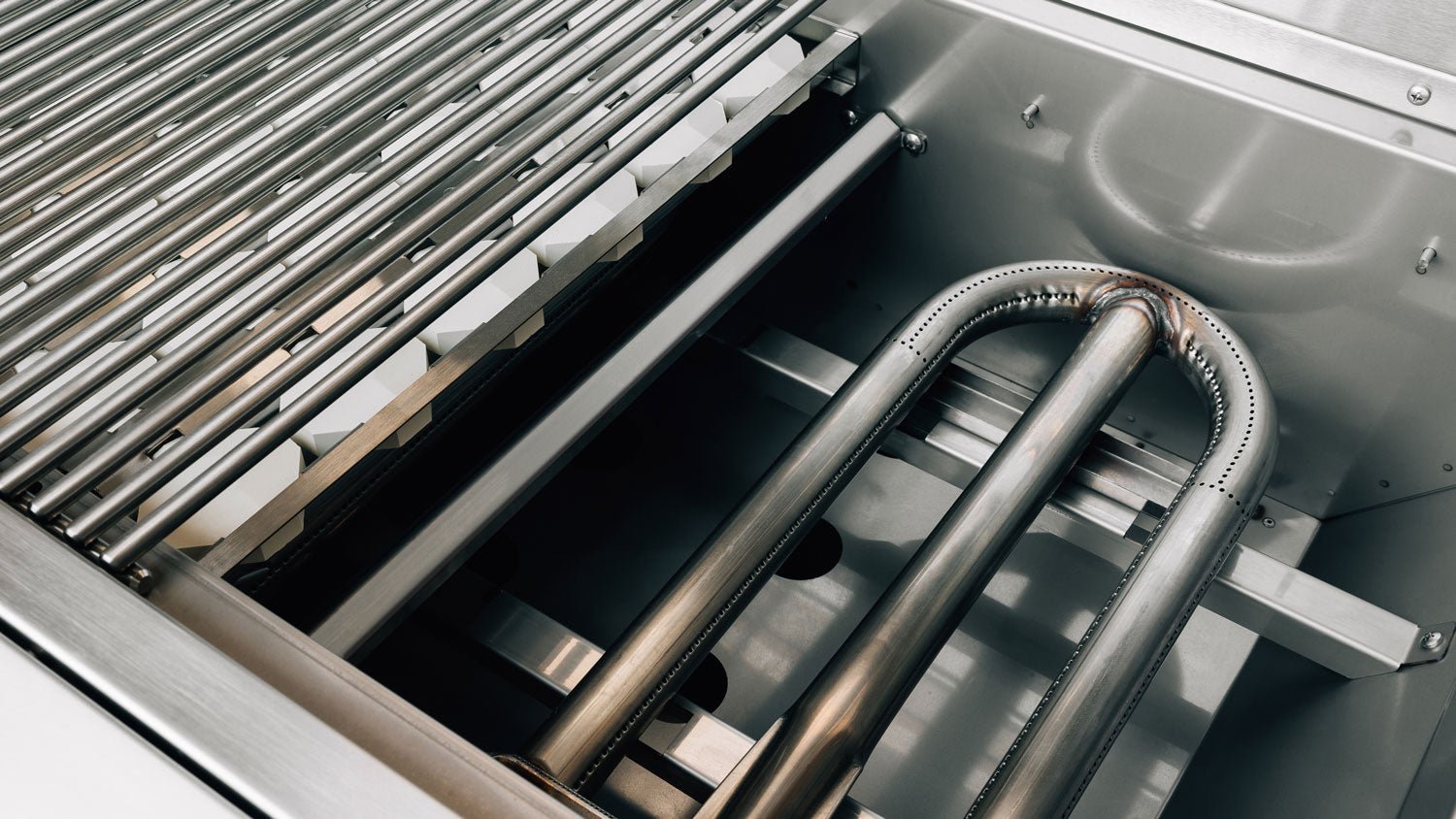 American Made Grills Alturi 42" Freestanding Grill.