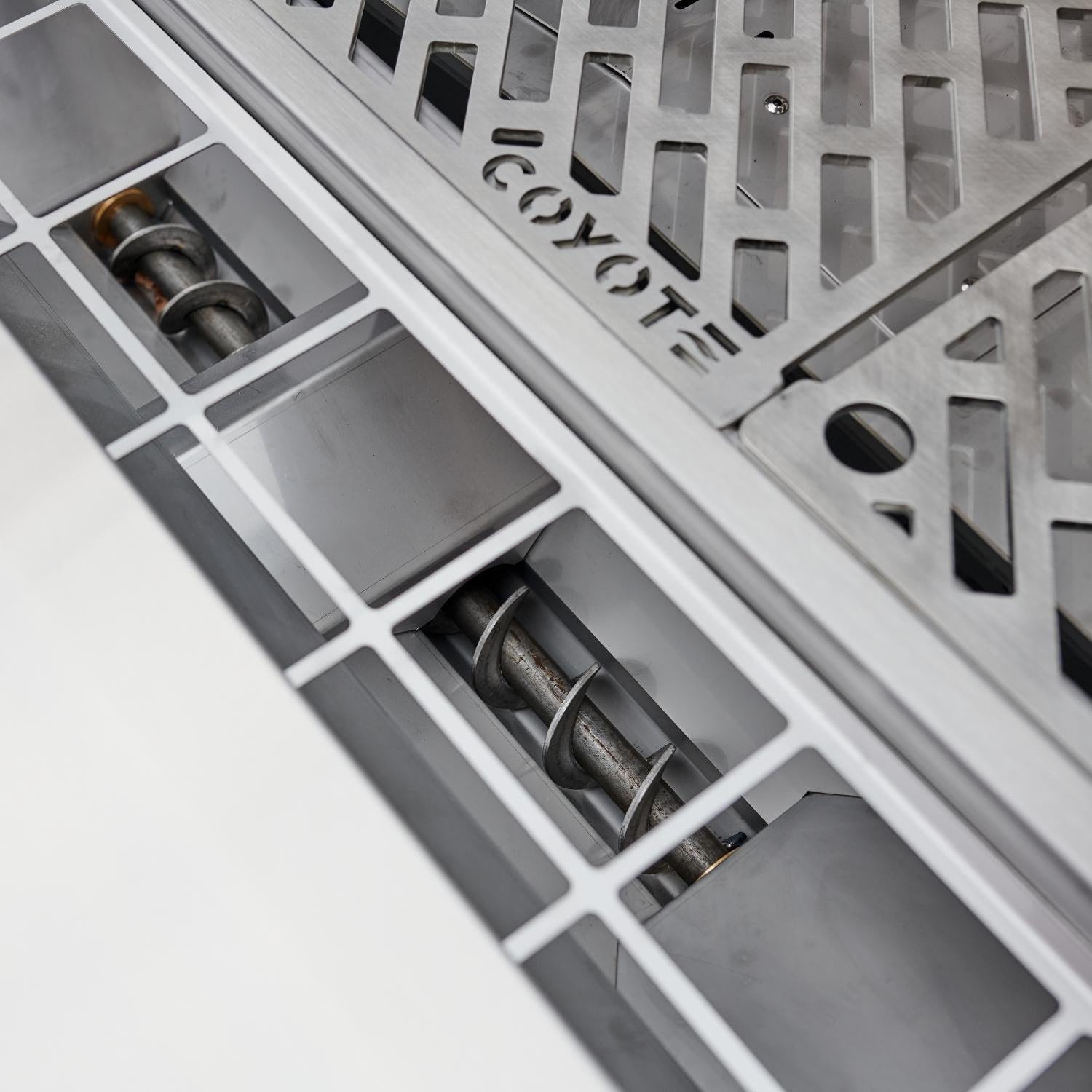 Coyote 28-inch Built In Pellet Grill - C1P28.