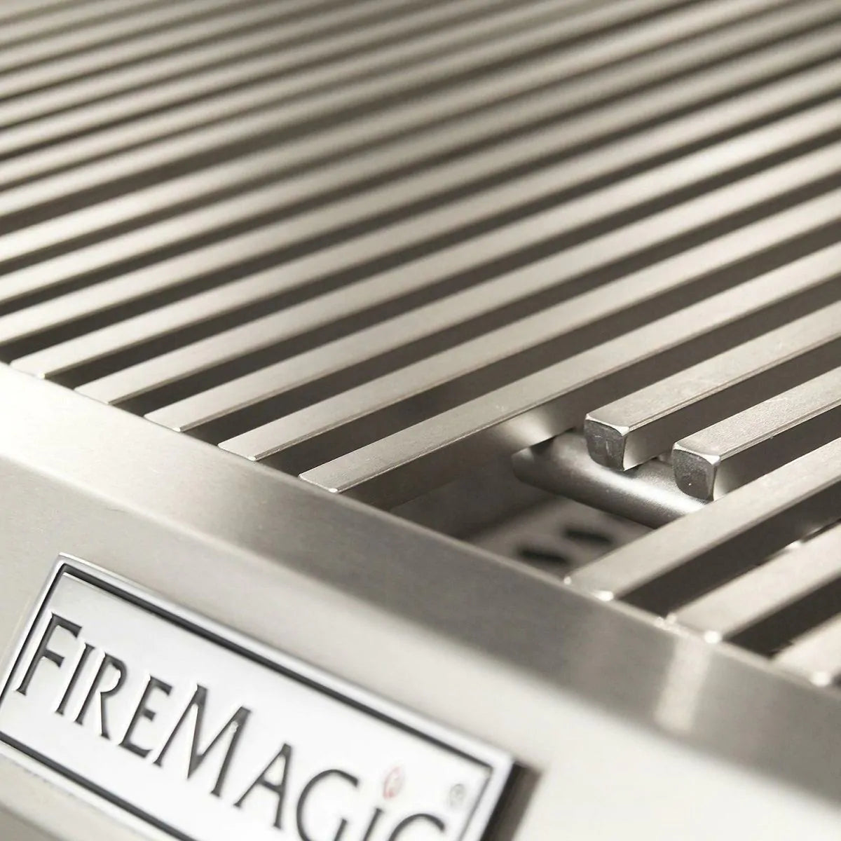 Fire Magic Echelon Diamond E790i 36-Inch Natural Gas Built-In Grill with 1 Sear Burner, Backburner, Rotisserie Kit, Magic View Window and Analog Thermometer (E790I-8LAN-W).